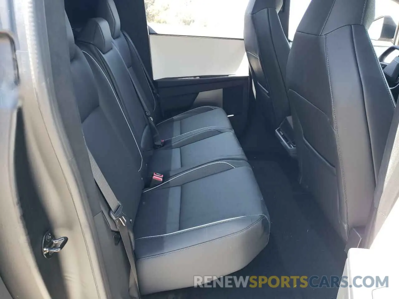 10 fotografías del automóvil dañado 7G2CEHED7RA039024 TESLA CYBERTRUCK 2024