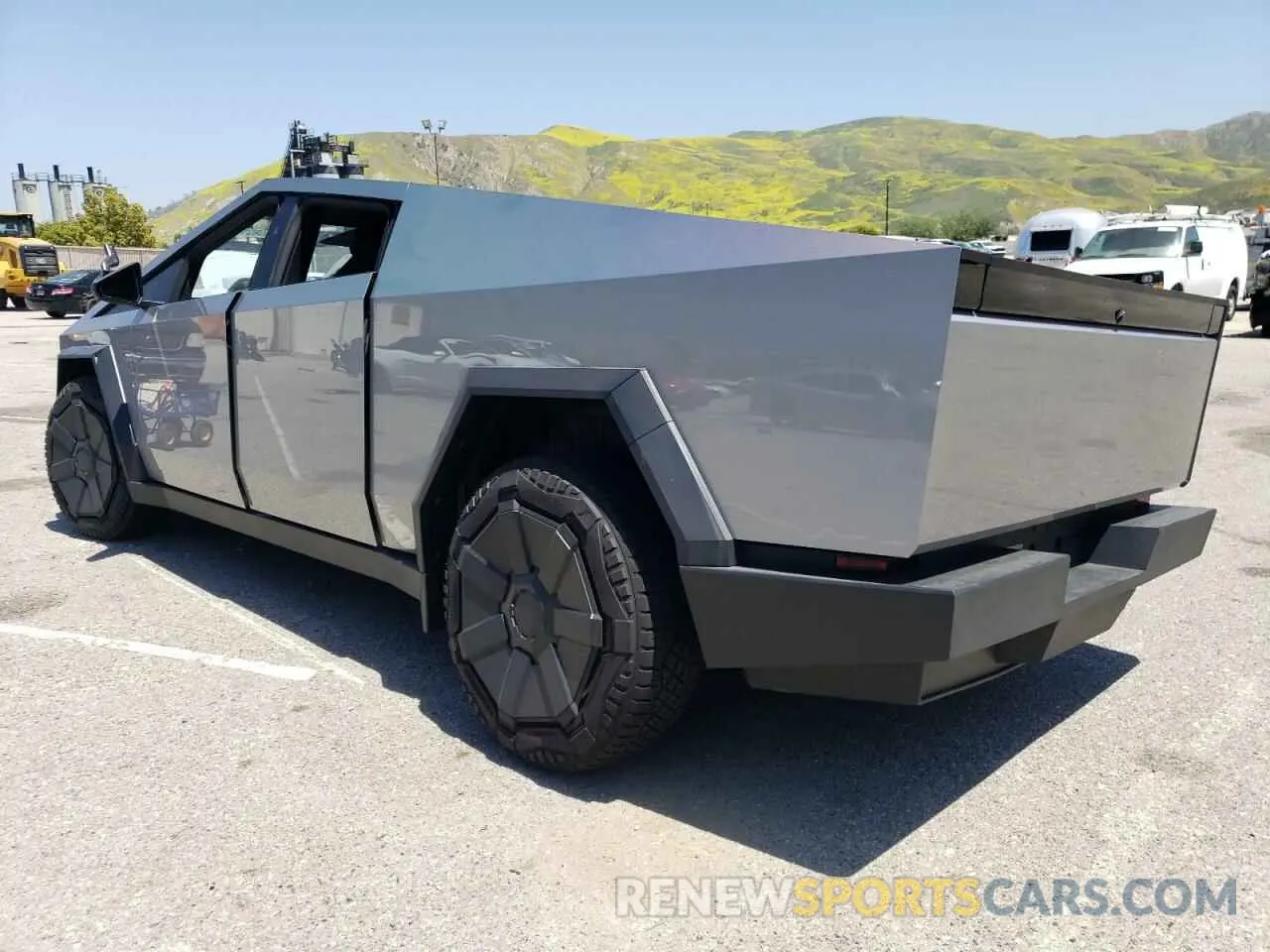 2 fotografías del automóvil dañado 7G2CEHED7RA039024 TESLA CYBERTRUCK 2024