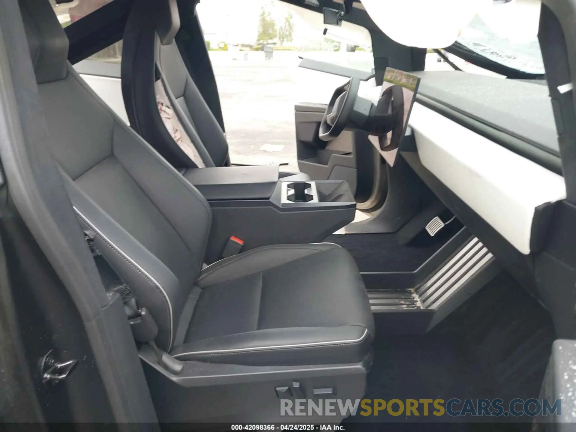 5 fotografías del automóvil dañado 7G2CEHED9RA017042 TESLA CYBERTRUCK 2024