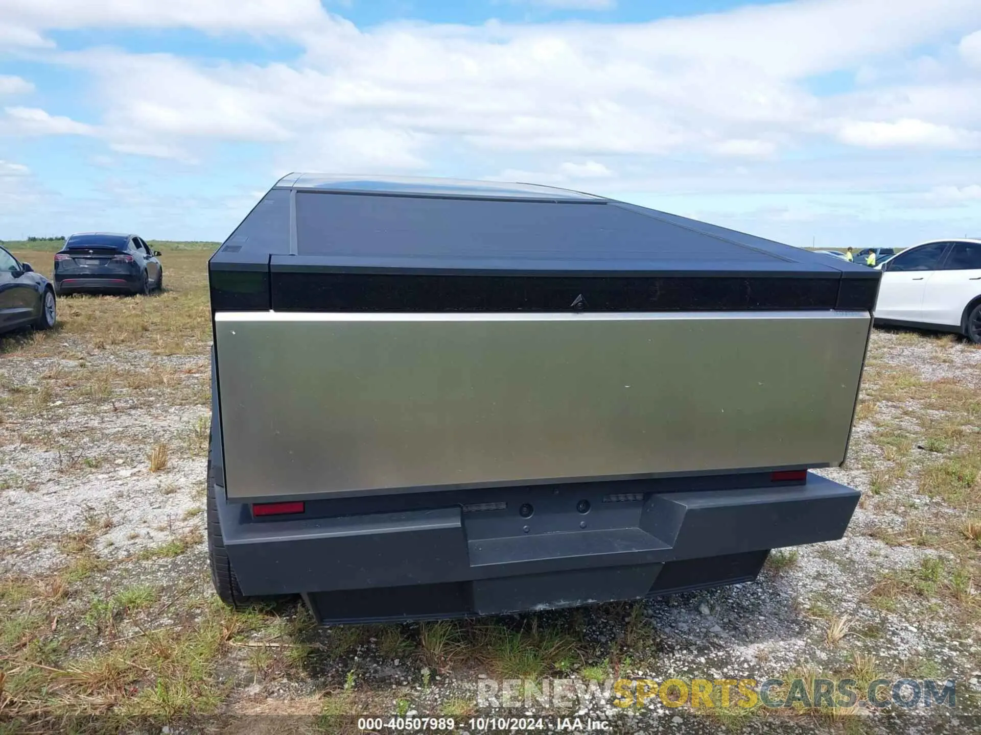 15 fotografías del automóvil dañado 7G2CEHED9RA029028 TESLA CYBERTRUCK 2024