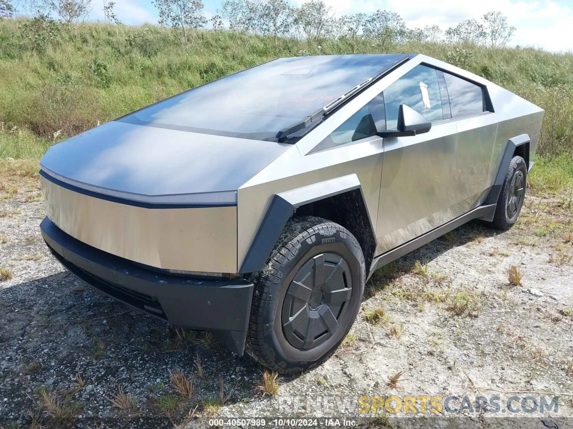 2 fotografías del automóvil dañado 7G2CEHED9RA029028 TESLA CYBERTRUCK 2024