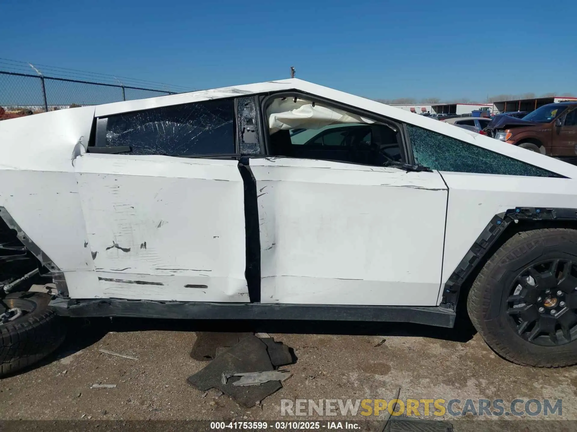 12 fotografías del automóvil dañado 7G2CEHEE3RA040518 TESLA CYBERTRUCK 2024