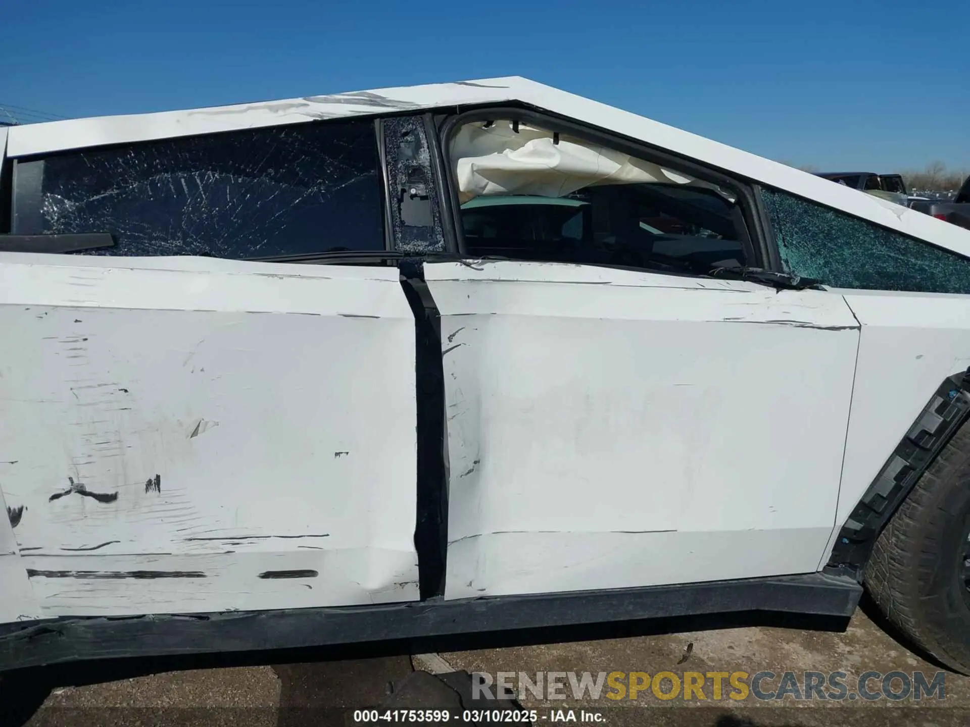 18 fotografías del automóvil dañado 7G2CEHEE3RA040518 TESLA CYBERTRUCK 2024