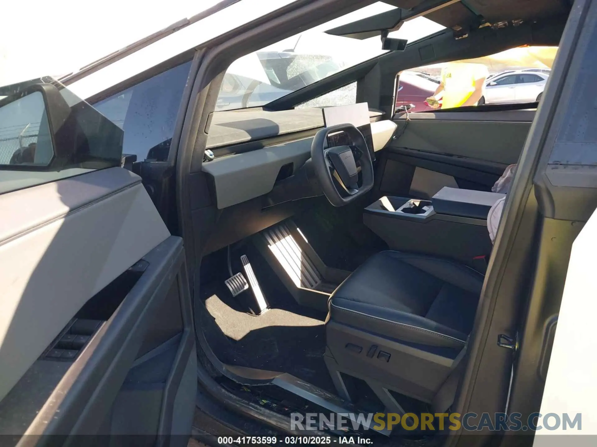 5 fotografías del automóvil dañado 7G2CEHEE3RA040518 TESLA CYBERTRUCK 2024