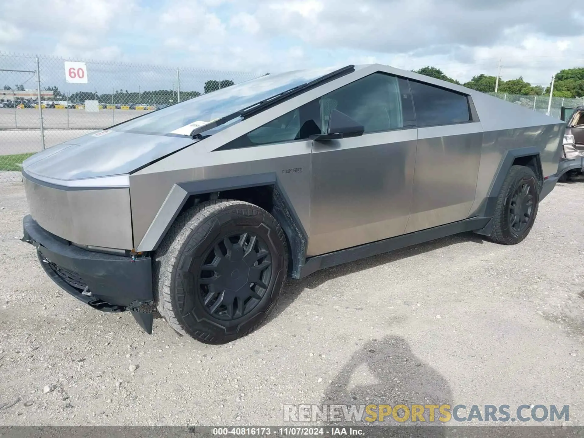 2 fotografías del automóvil dañado 7G2CEHEE8RA009717 TESLA CYBERTRUCK 2024