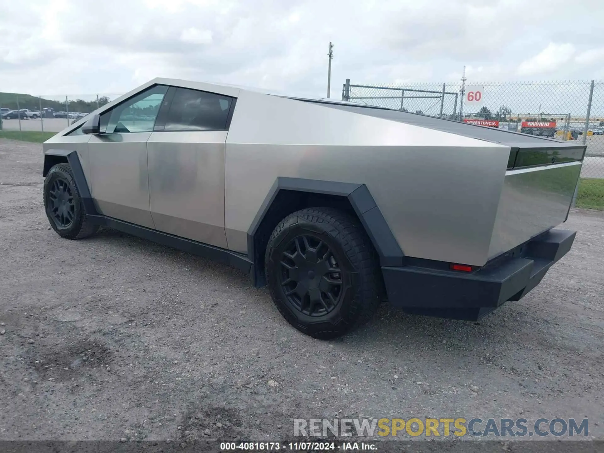 3 fotografías del automóvil dañado 7G2CEHEE8RA009717 TESLA CYBERTRUCK 2024