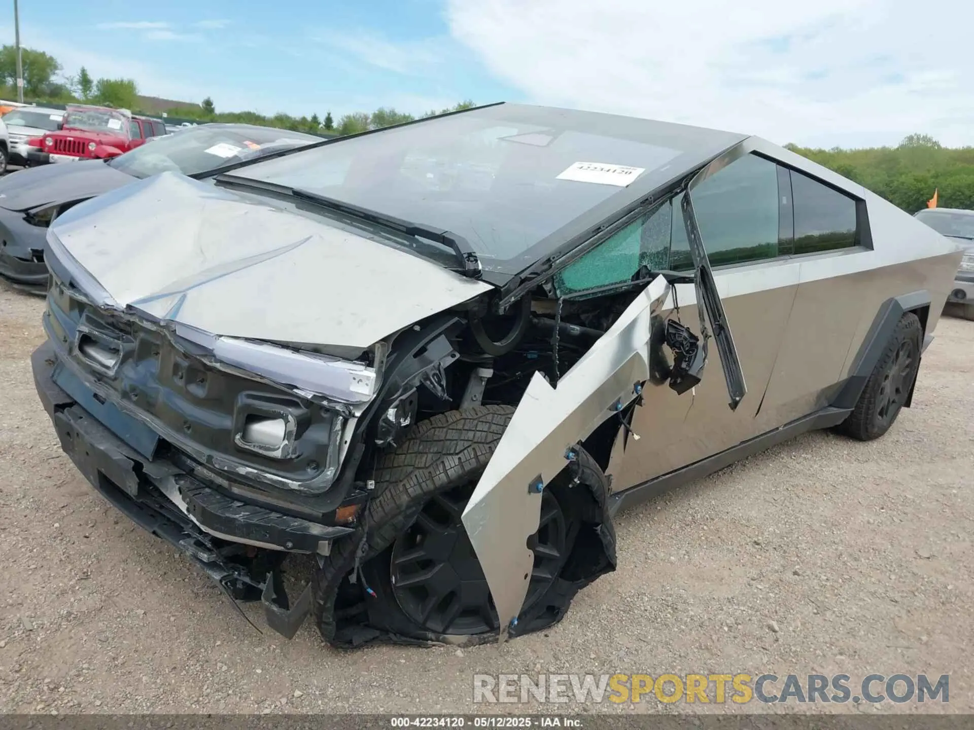 2 fotografías del automóvil dañado 7G2CEHEEXRA024834 TESLA CYBERTRUCK 2024