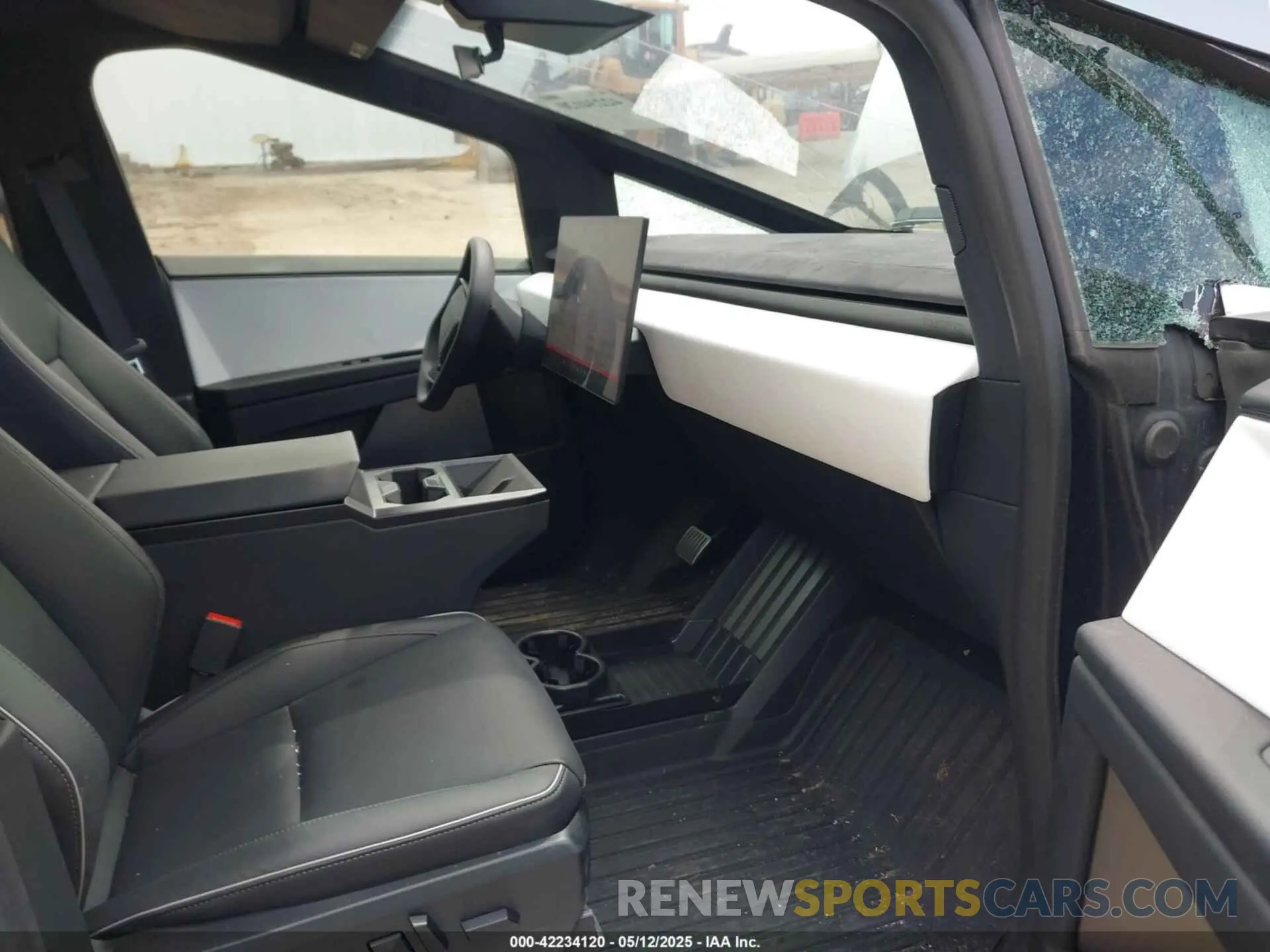 5 fotografías del automóvil dañado 7G2CEHEEXRA024834 TESLA CYBERTRUCK 2024