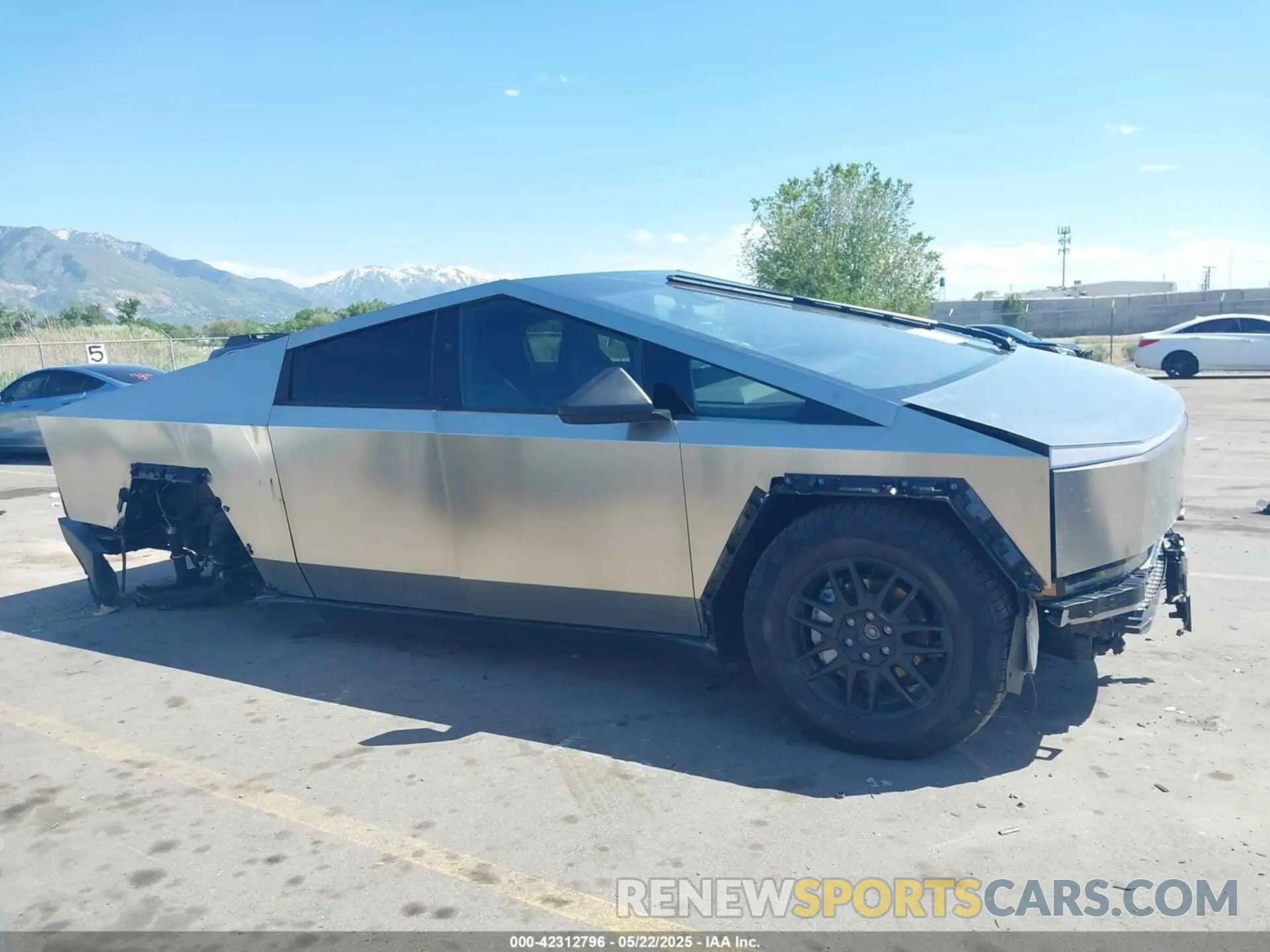 13 fotografías del automóvil dañado 7G2CEHED3SA066839 TESLA CYBERTRUCK 2025