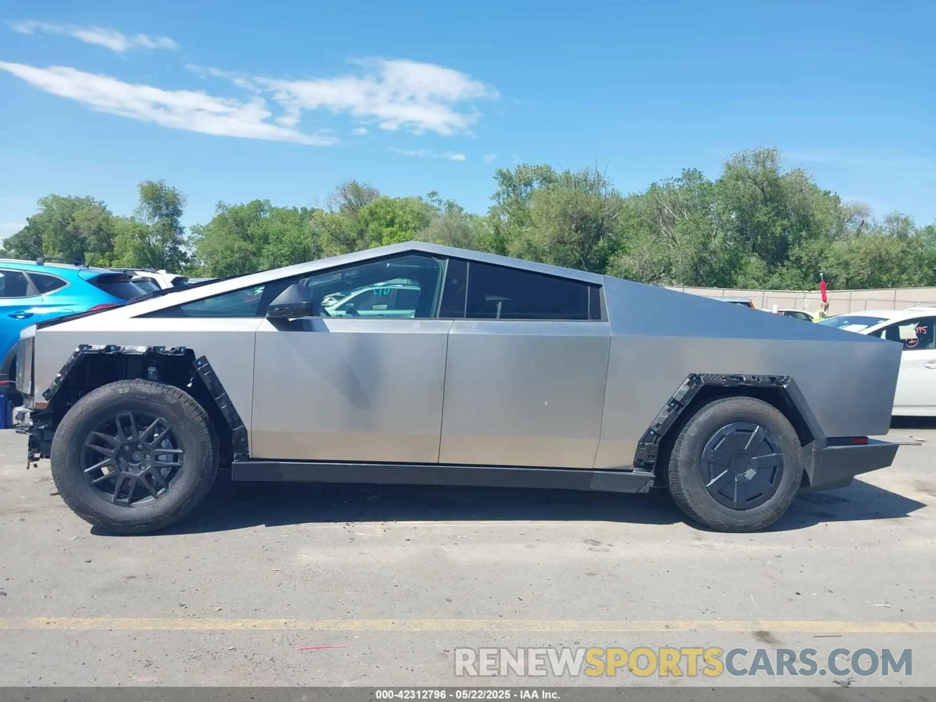 14 fotografías del automóvil dañado 7G2CEHED3SA066839 TESLA CYBERTRUCK 2025