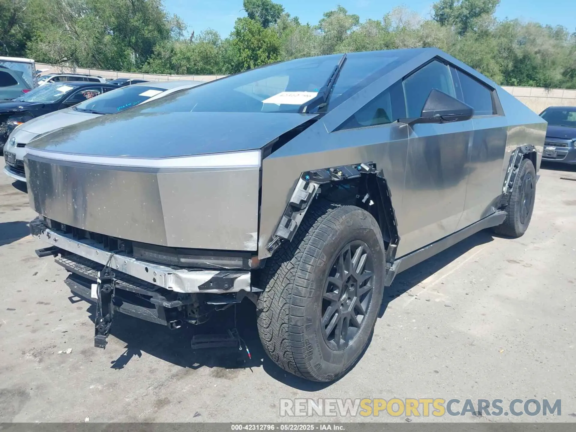2 fotografías del automóvil dañado 7G2CEHED3SA066839 TESLA CYBERTRUCK 2025