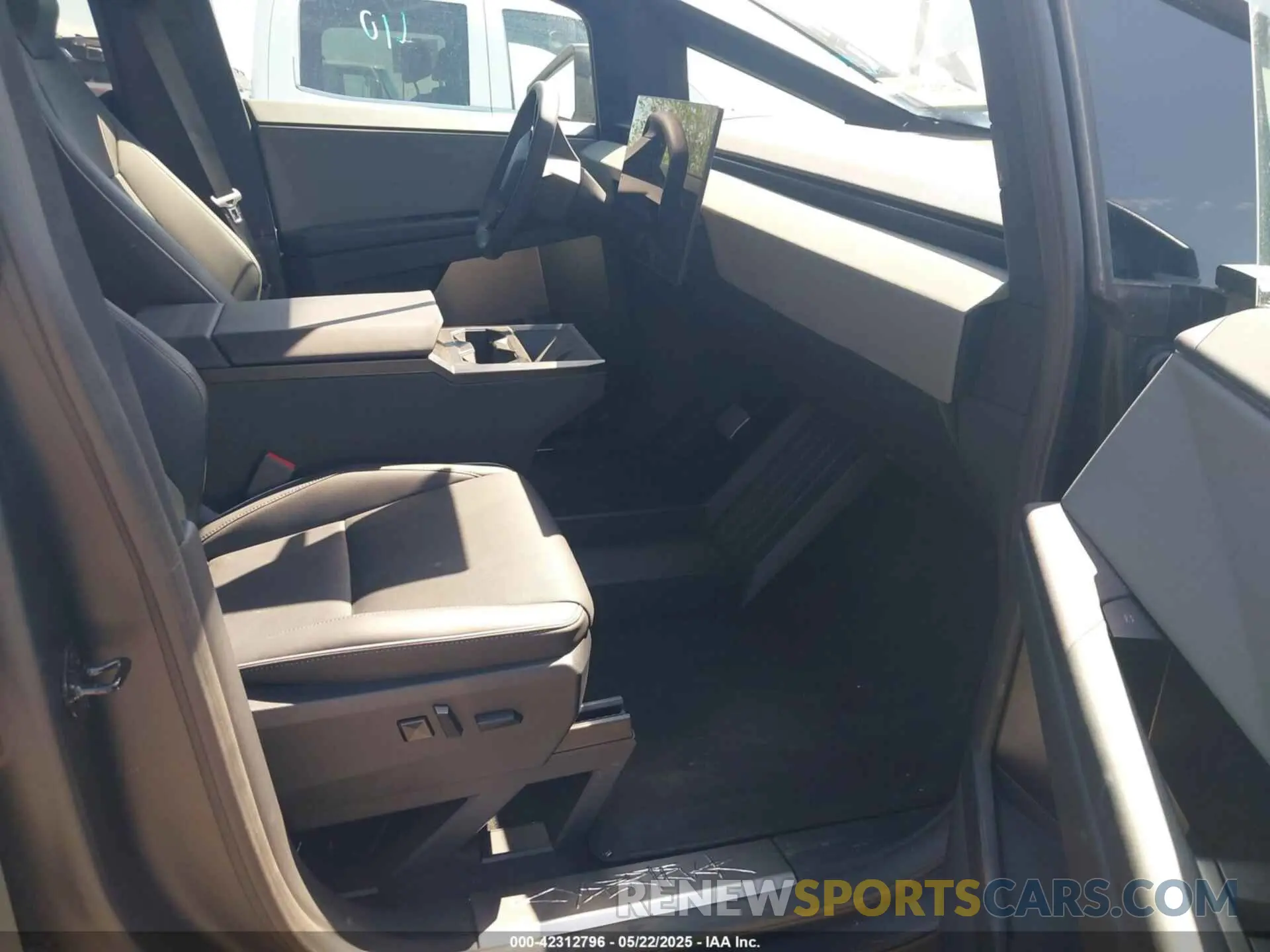 5 fotografías del automóvil dañado 7G2CEHED3SA066839 TESLA CYBERTRUCK 2025