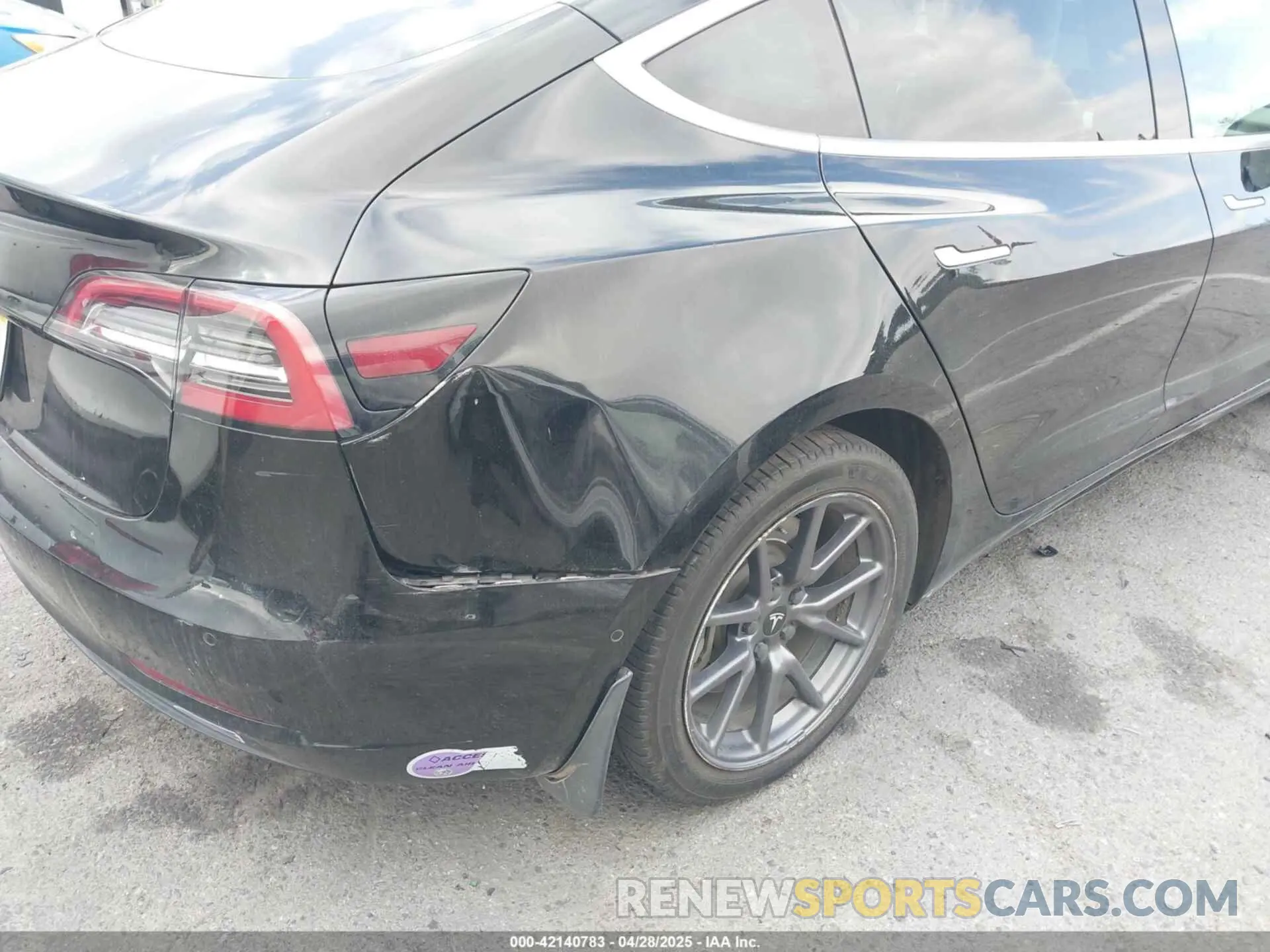 19 fotografías del automóvil dañado 5YJ3E1EA0KF301779 TESLA MODEL 3 2019