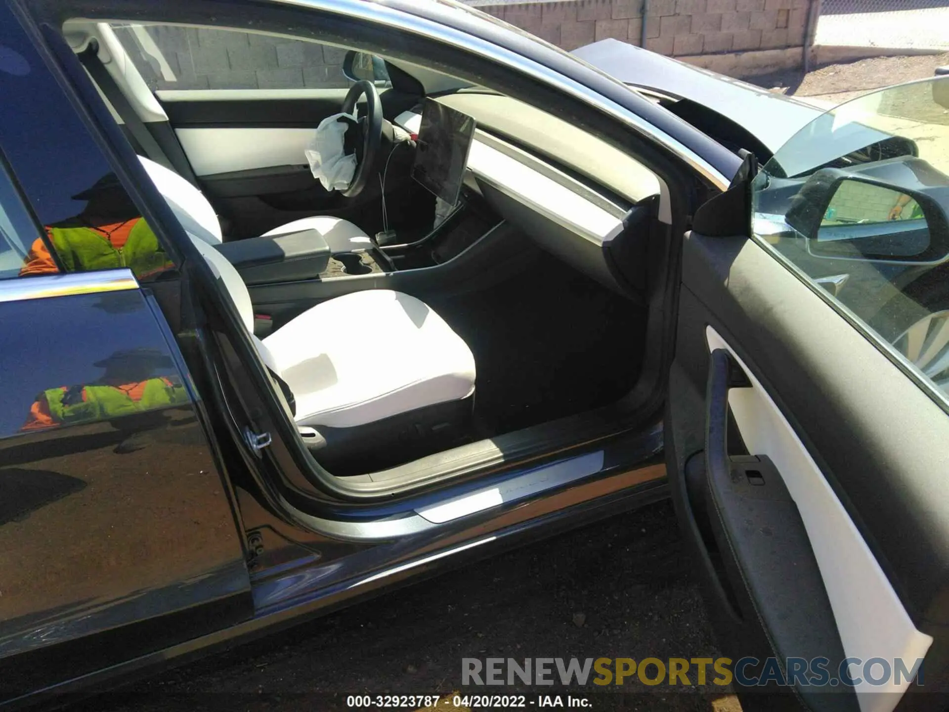 5 fotografías del automóvil dañado 5YJ3E1EA0KF302592 TESLA MODEL 3 2019