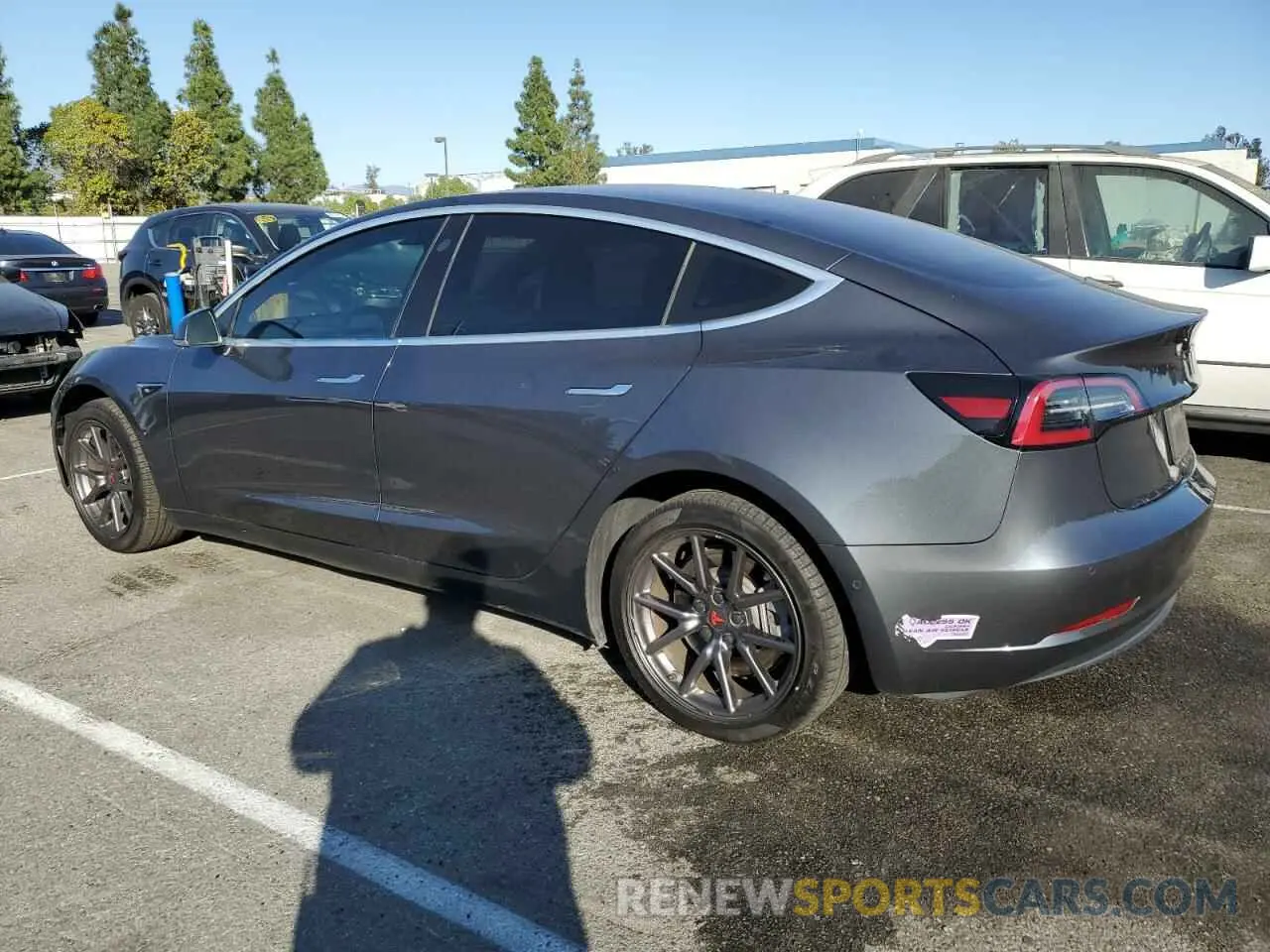 2 fotografías del automóvil dañado 5YJ3E1EA0KF307310 TESLA MODEL 3 2019