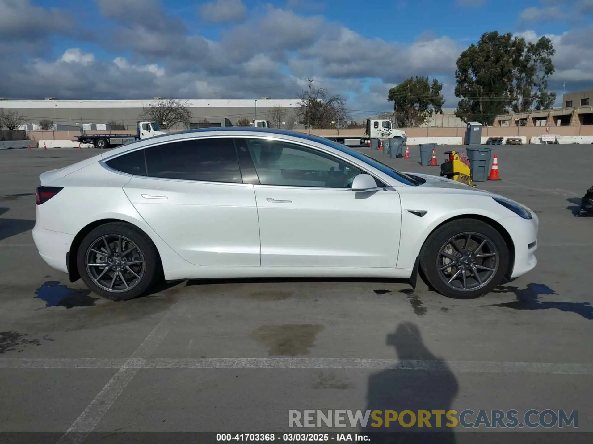 13 fotografías del automóvil dañado 5YJ3E1EA0KF322776 TESLA MODEL 3 2019