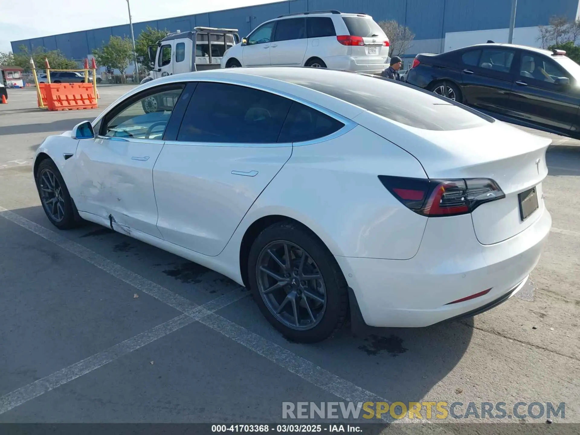 3 fotografías del automóvil dañado 5YJ3E1EA0KF322776 TESLA MODEL 3 2019