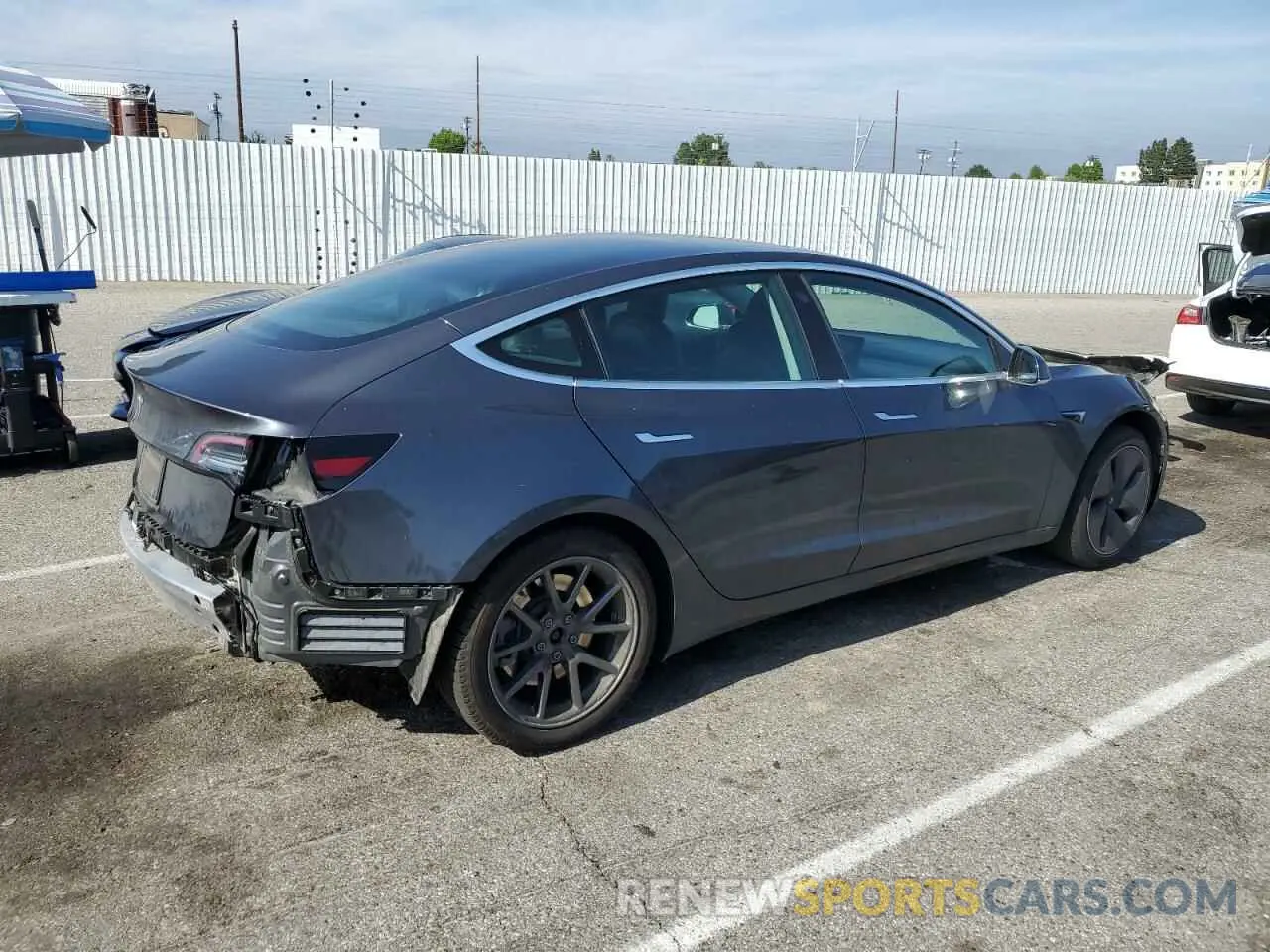 3 fotografías del automóvil dañado 5YJ3E1EA0KF411182 TESLA MODEL 3 2019