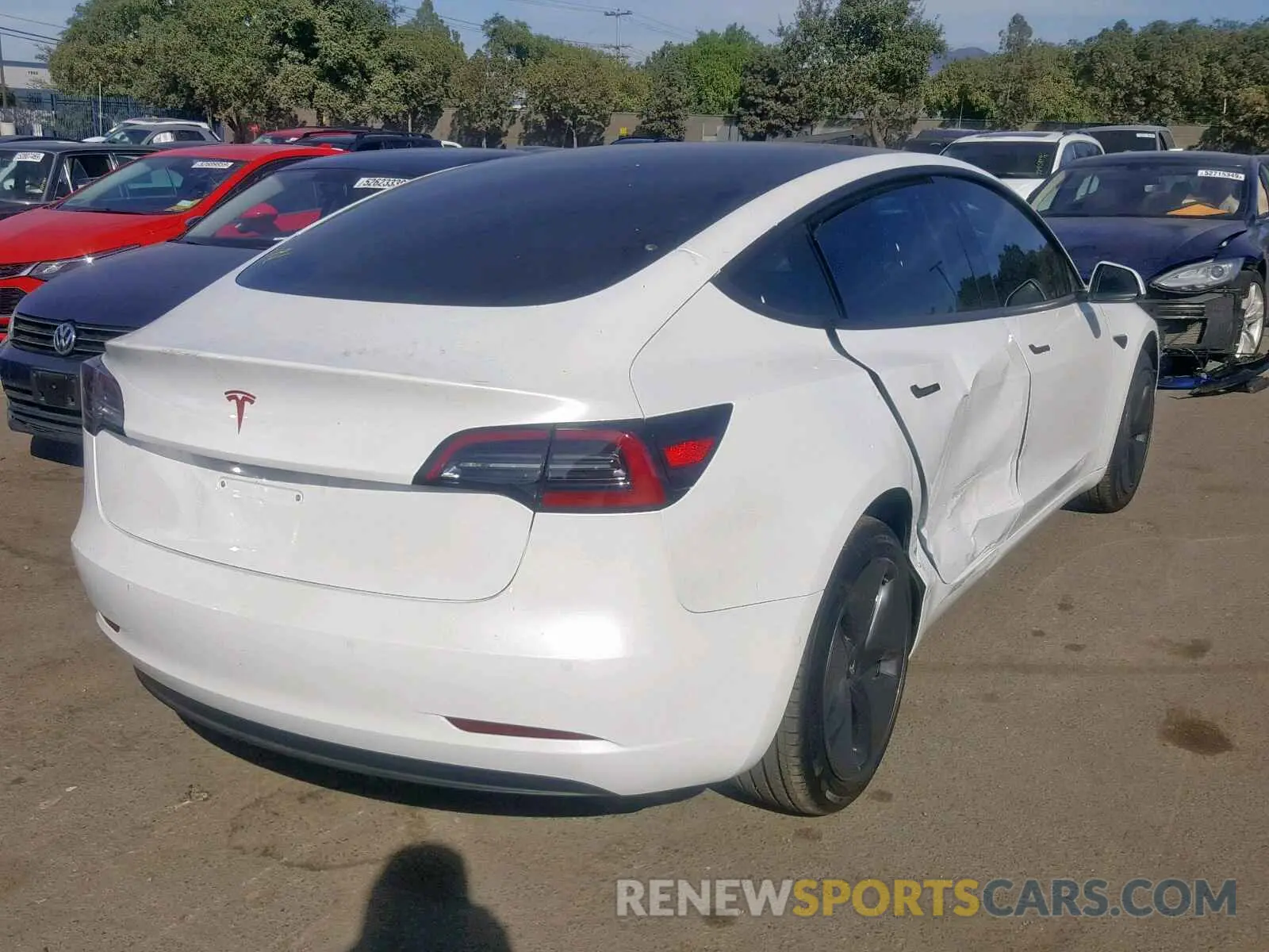 4 fotografías del automóvil dañado 5YJ3E1EA0KF416026 TESLA MODEL 3 2019