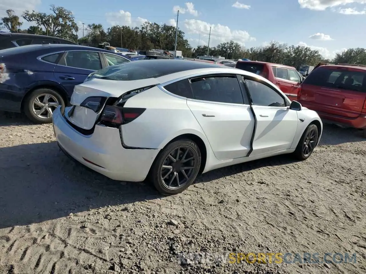 3 fotografías del automóvil dañado 5YJ3E1EA1KF417797 TESLA MODEL 3 2019
