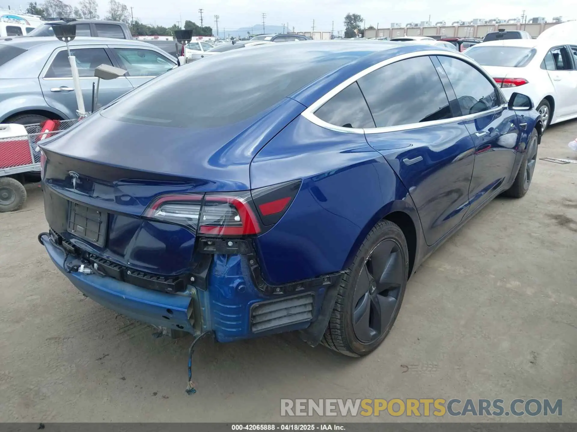 4 fotografías del automóvil dañado 5YJ3E1EA2KF326103 TESLA MODEL 3 2019