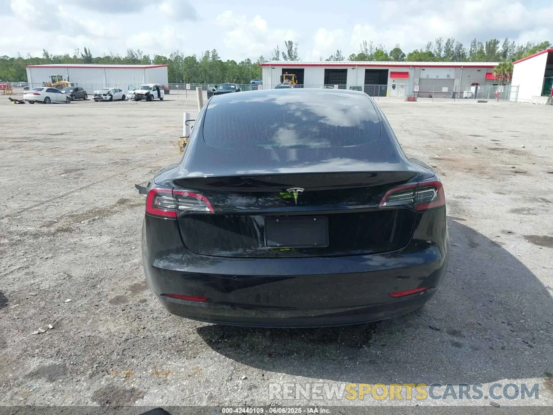 15 fotografías del automóvil dañado 5YJ3E1EA2KF394675 TESLA MODEL 3 2019