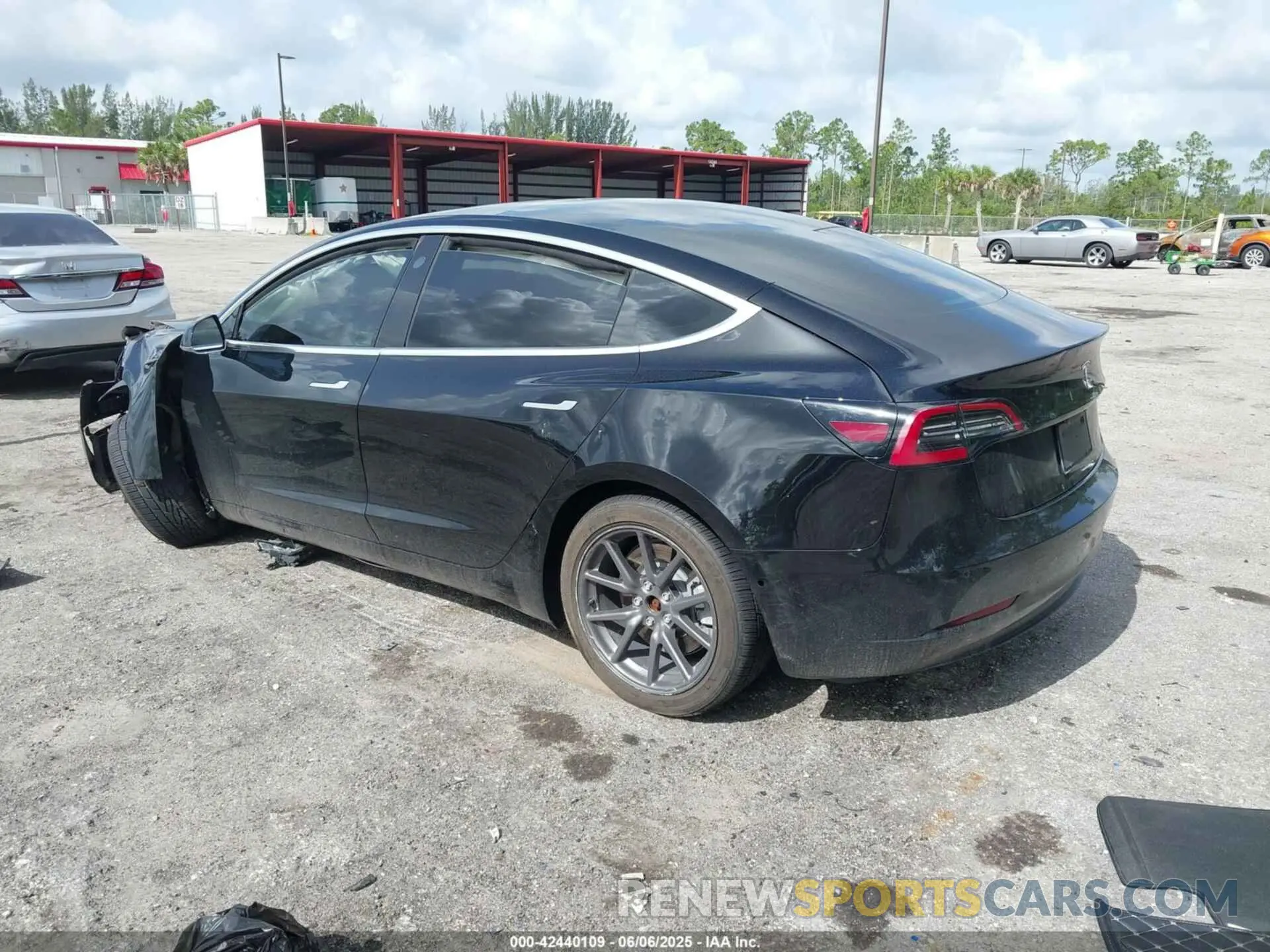 3 fotografías del automóvil dañado 5YJ3E1EA2KF394675 TESLA MODEL 3 2019