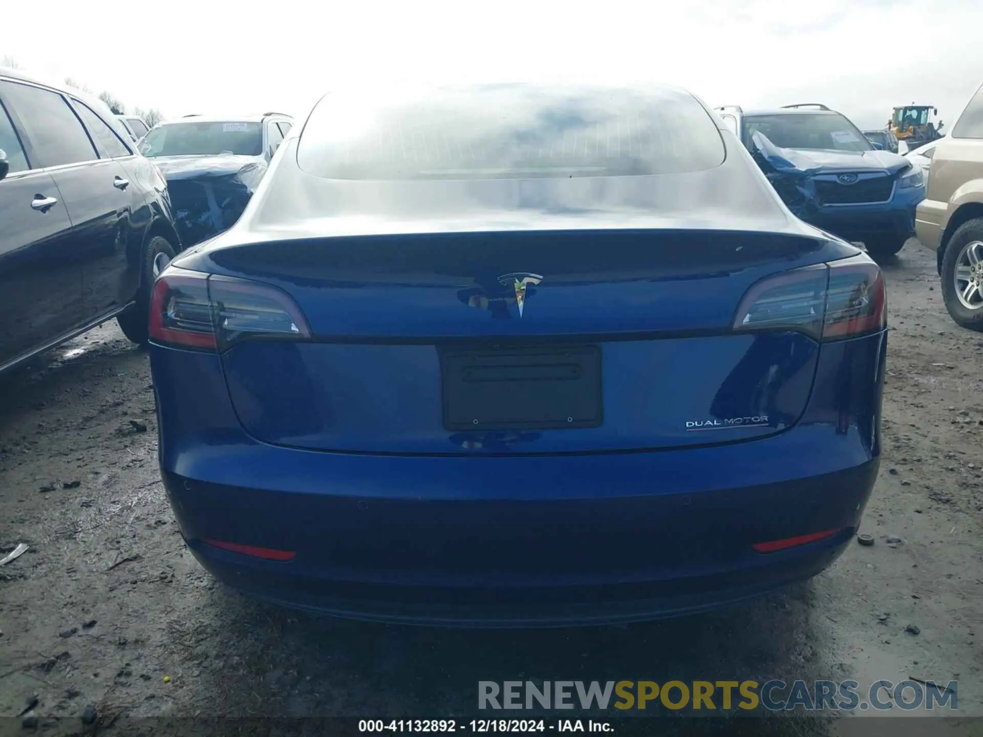 17 fotografías del automóvil dañado 5YJ3E1EA2KF411846 TESLA MODEL 3 2019