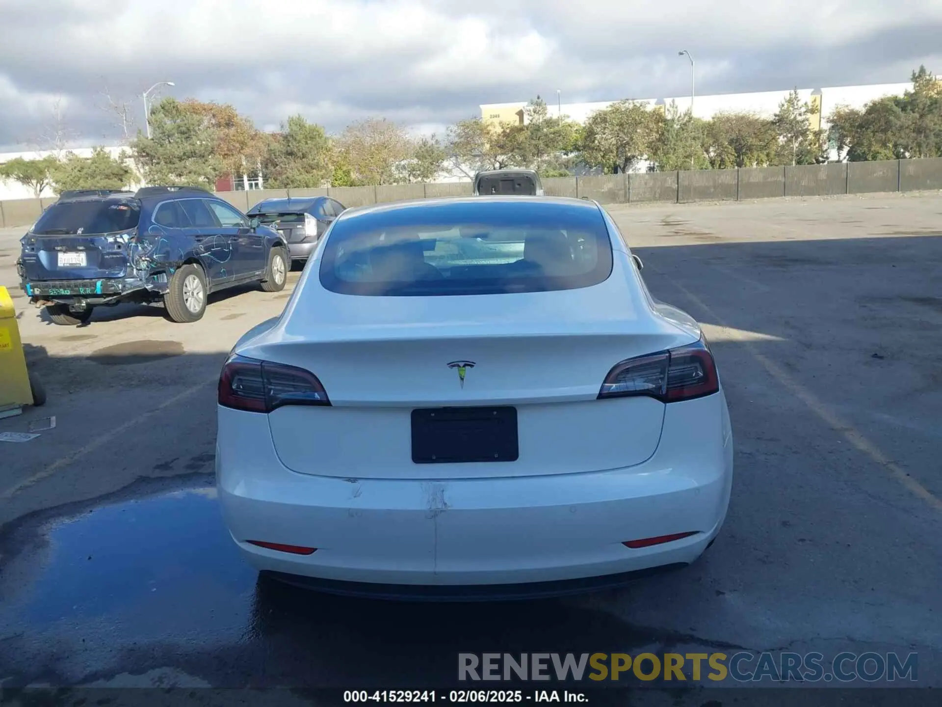 17 fotografías del automóvil dañado 5YJ3E1EA2KF412169 TESLA MODEL 3 2019