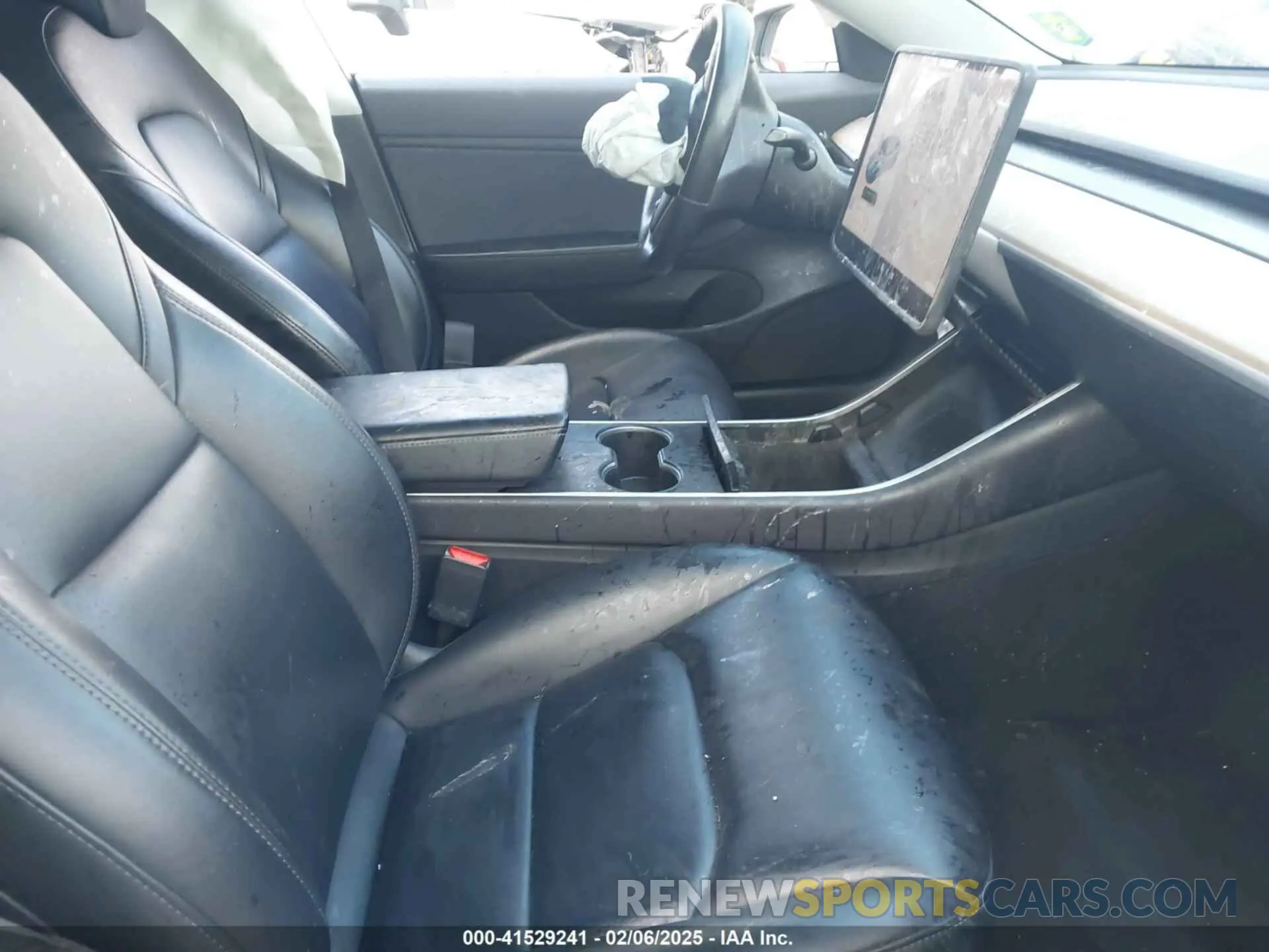 5 fotografías del automóvil dañado 5YJ3E1EA2KF412169 TESLA MODEL 3 2019