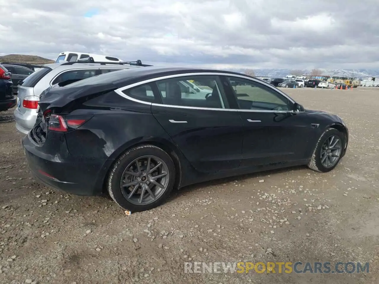 3 fotografías del automóvil dañado 5YJ3E1EA3KF304384 TESLA MODEL 3 2019