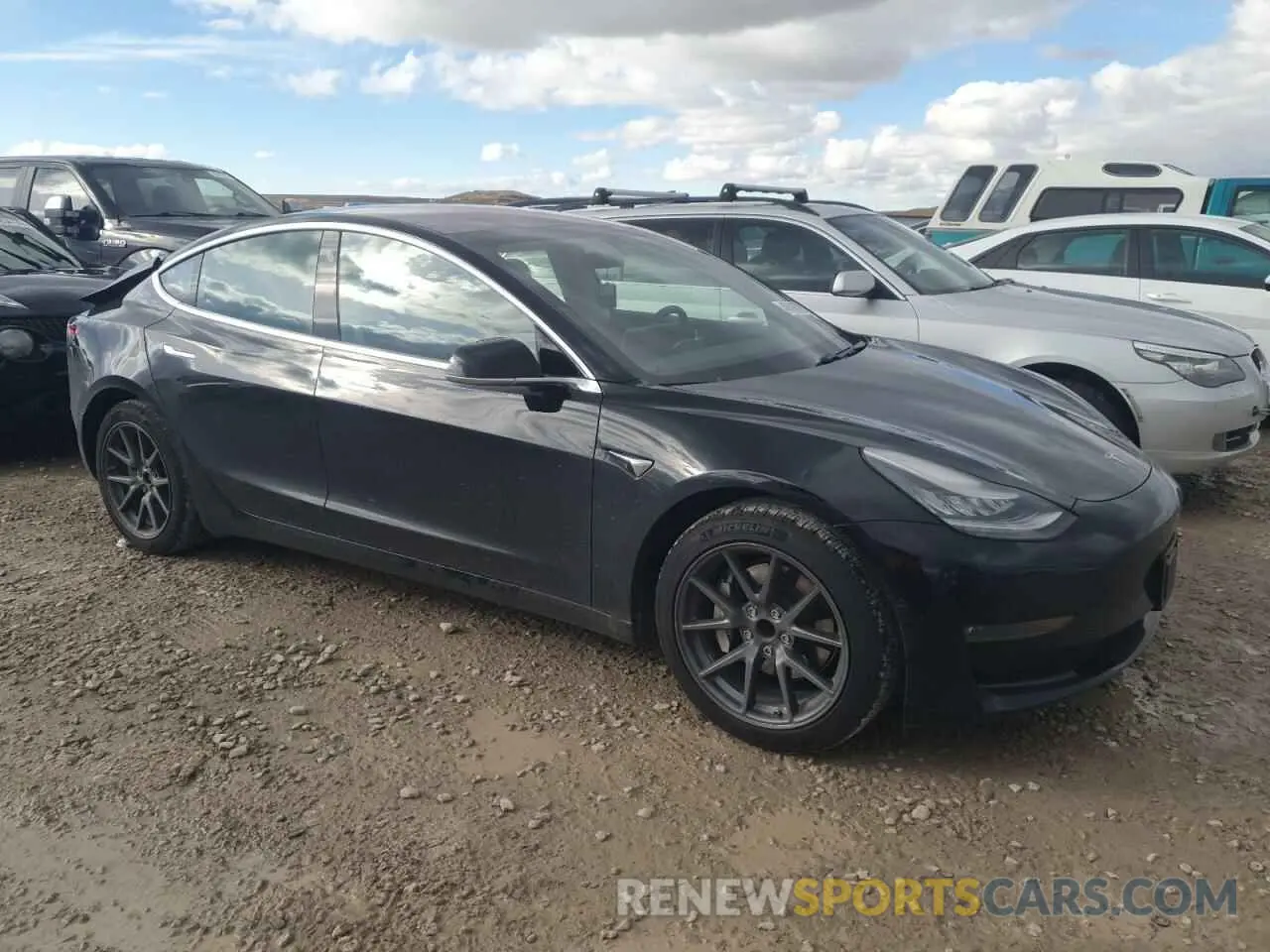 4 fotografías del automóvil dañado 5YJ3E1EA3KF304384 TESLA MODEL 3 2019