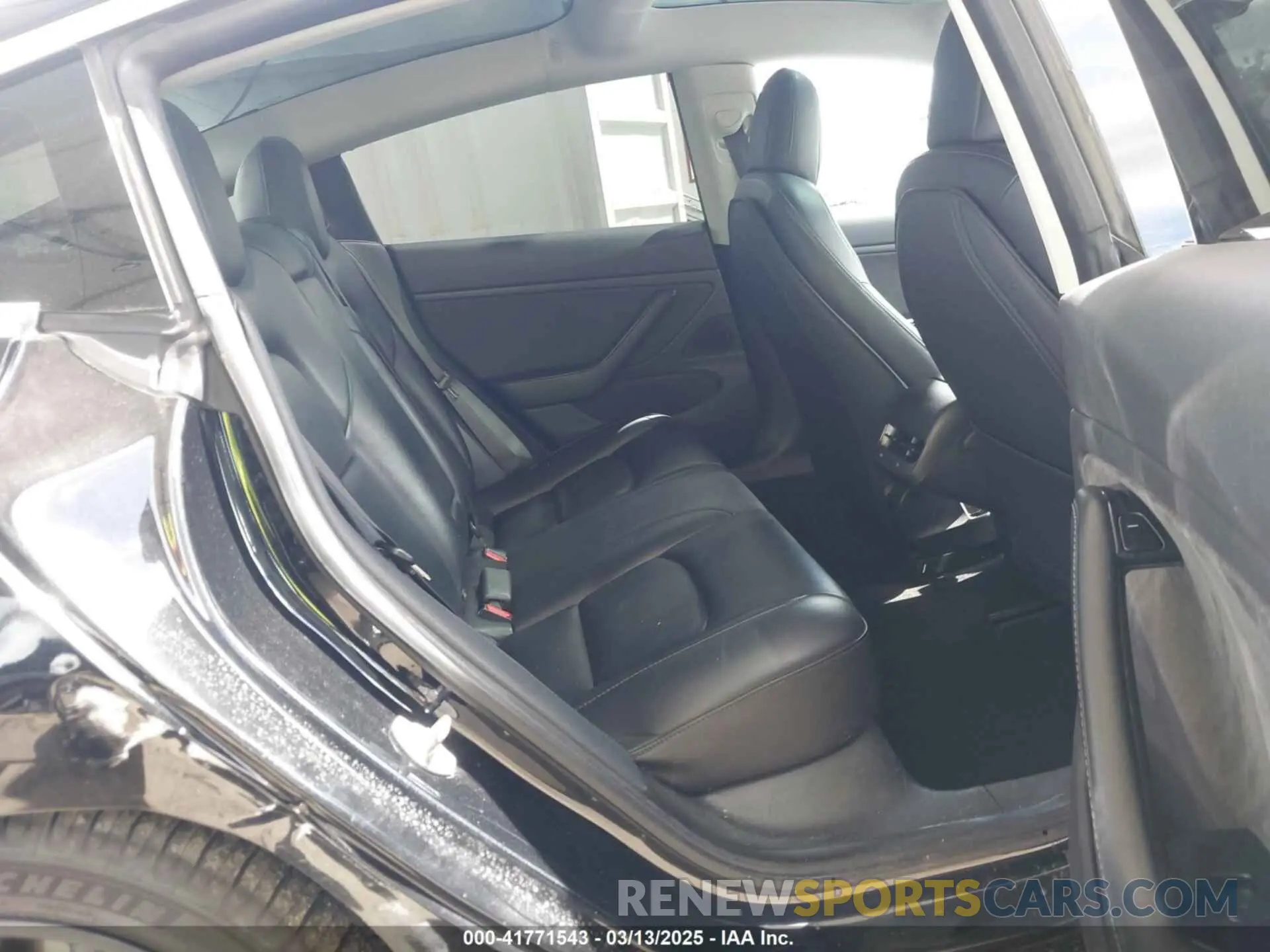 8 fotografías del automóvil dañado 5YJ3E1EA3KF325056 TESLA MODEL 3 2019