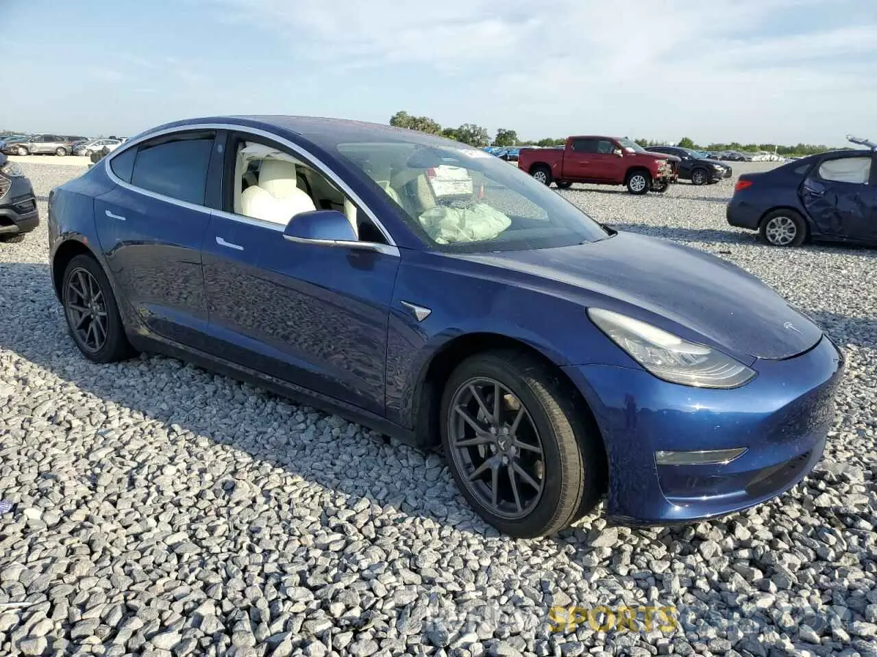 4 fotografías del automóvil dañado 5YJ3E1EA3KF332430 TESLA MODEL 3 2019
