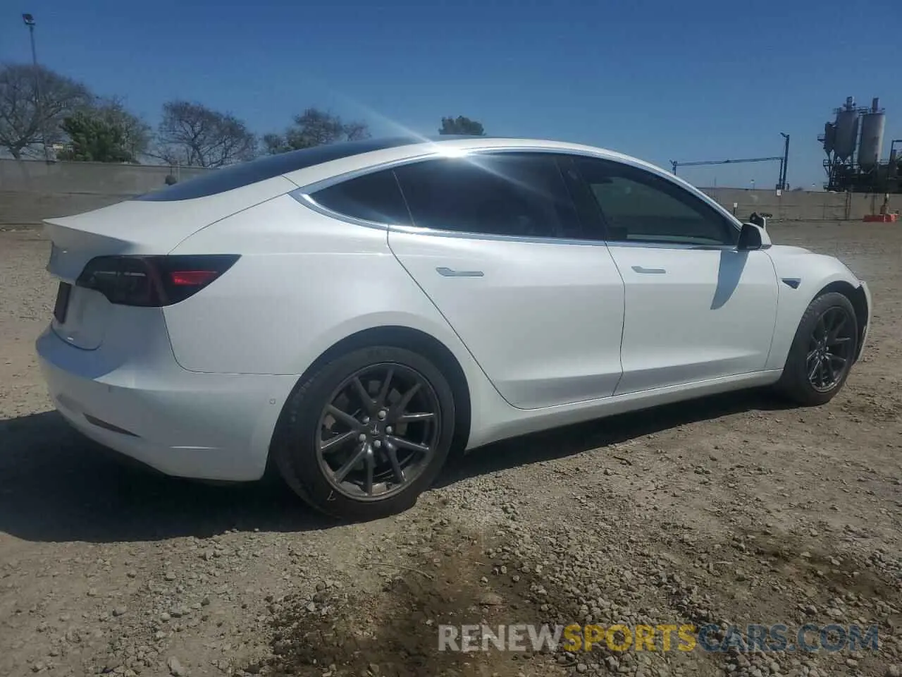 3 fotografías del automóvil dañado 5YJ3E1EA3KF345033 TESLA MODEL 3 2019