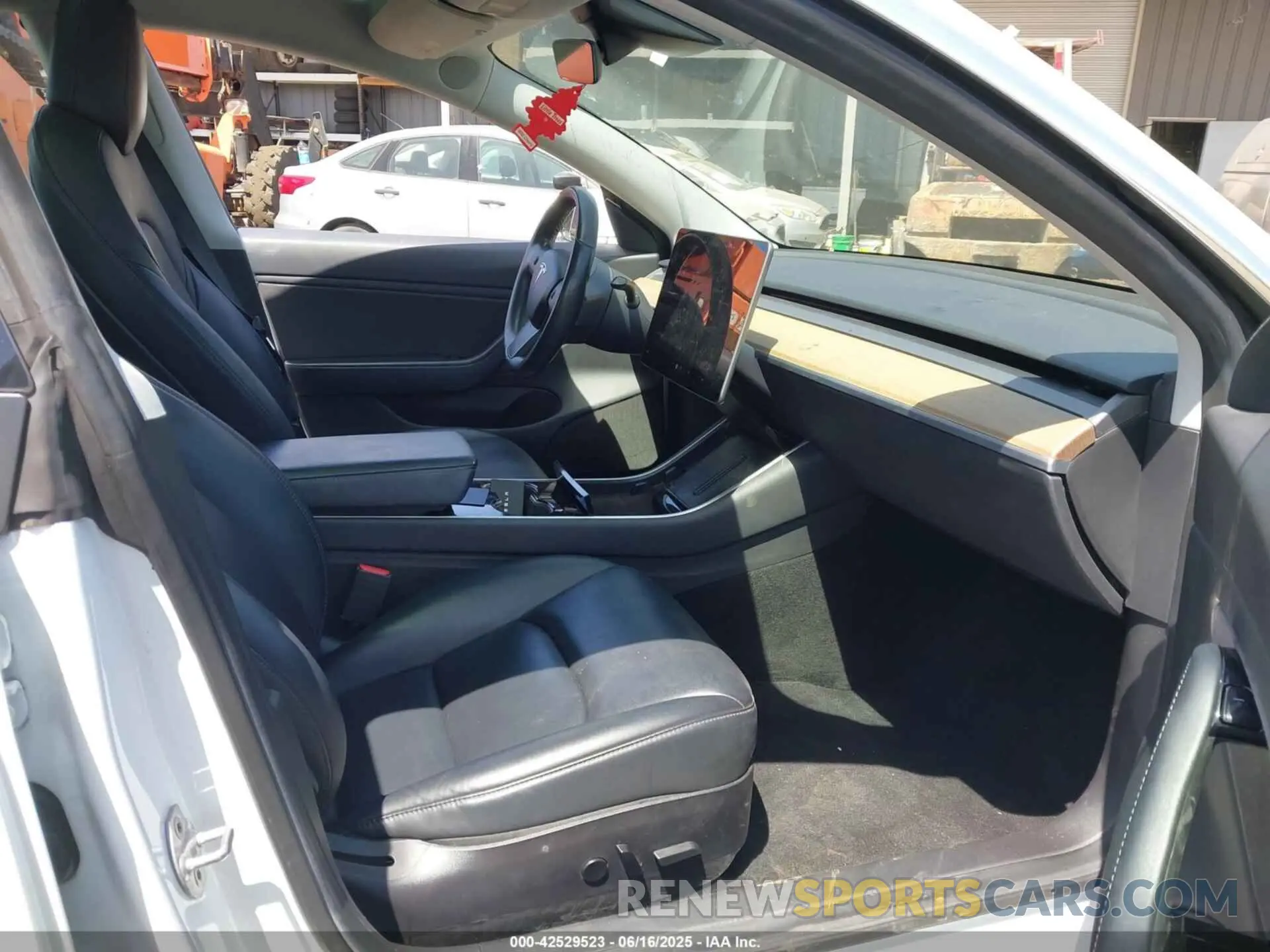 5 fotografías del automóvil dañado 5YJ3E1EA3KF401407 TESLA MODEL 3 2019