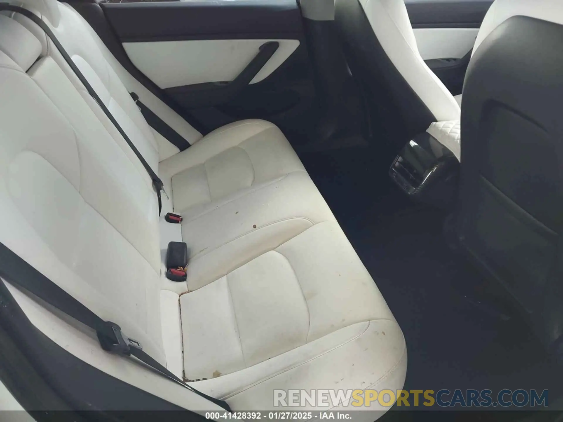 8 fotografías del automóvil dañado 5YJ3E1EA4KF402940 TESLA MODEL 3 2019