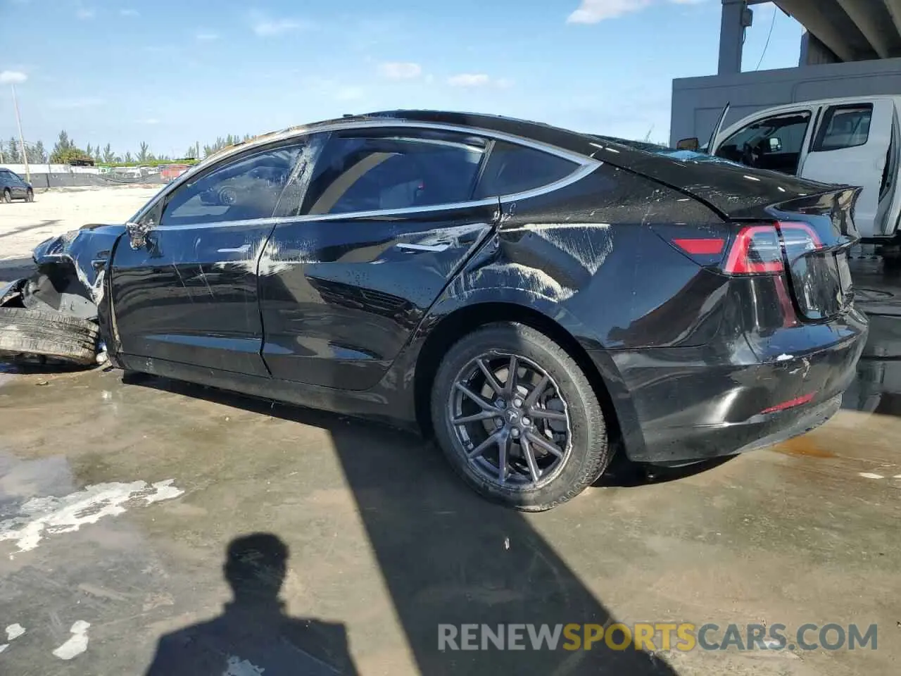 2 fotografías del automóvil dañado 5YJ3E1EA5KF298099 TESLA MODEL 3 2019