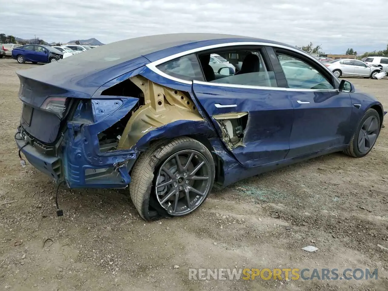 3 fotografías del automóvil dañado 5YJ3E1EA5KF308937 TESLA MODEL 3 2019
