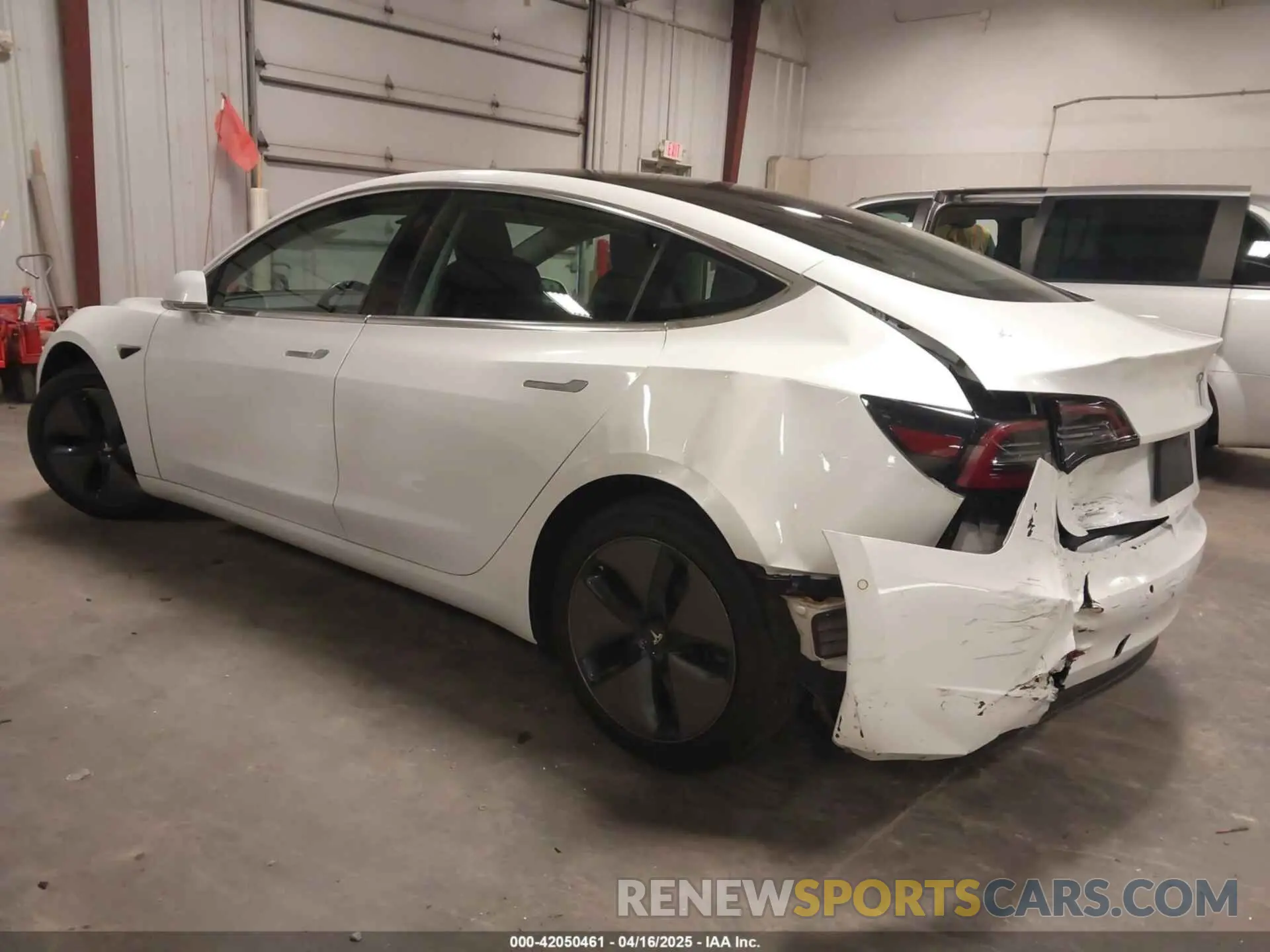 3 fotografías del automóvil dañado 5YJ3E1EA5KF317542 TESLA MODEL 3 2019