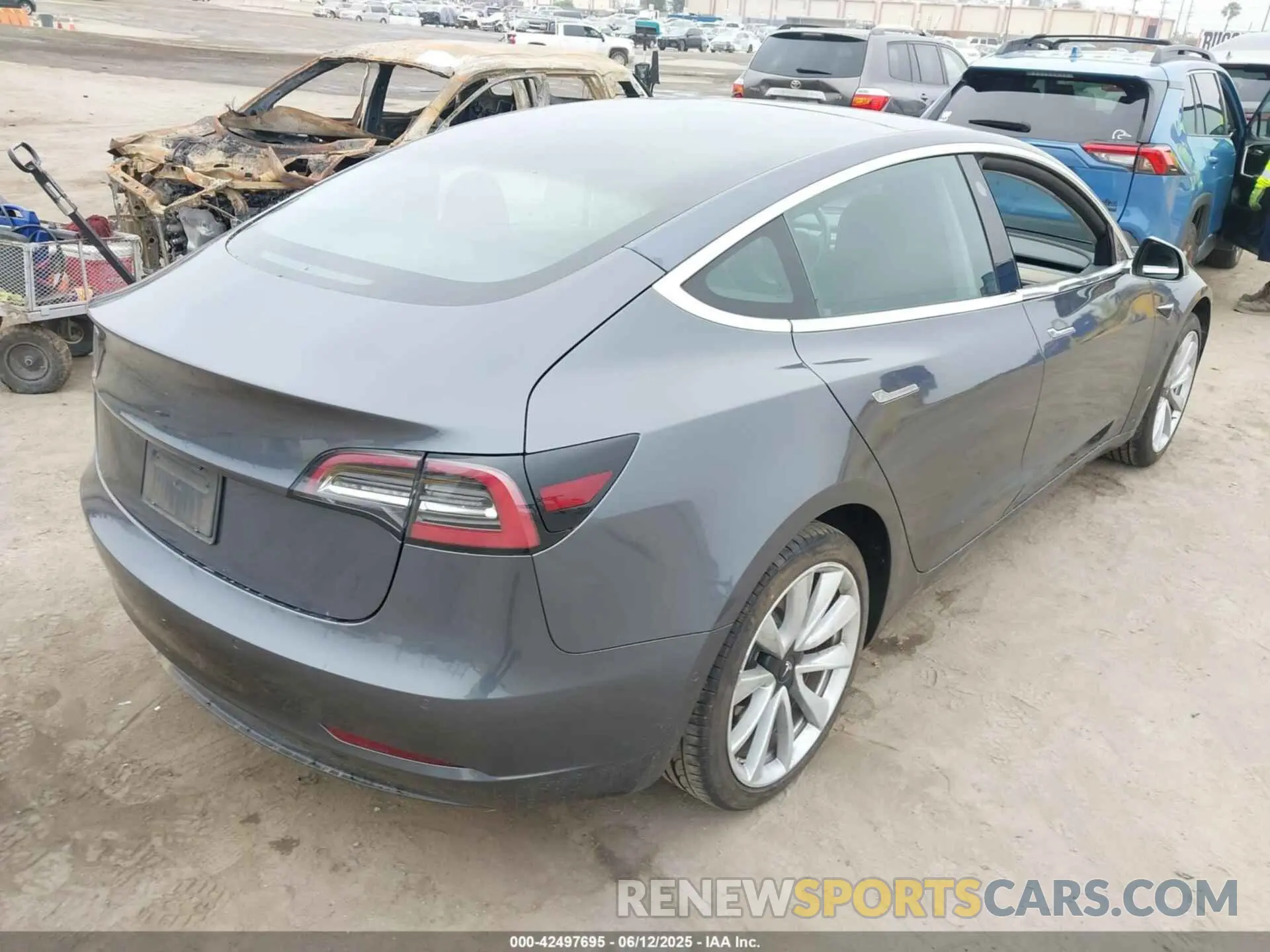 4 fotografías del automóvil dañado 5YJ3E1EA5KF412599 TESLA MODEL 3 2019