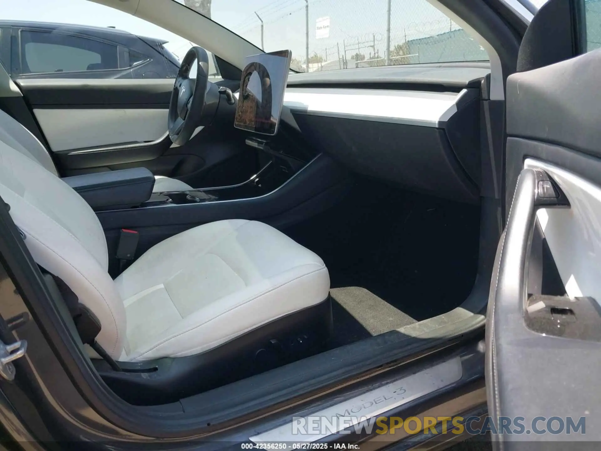 5 fotografías del automóvil dañado 5YJ3E1EA5KF431539 TESLA MODEL 3 2019
