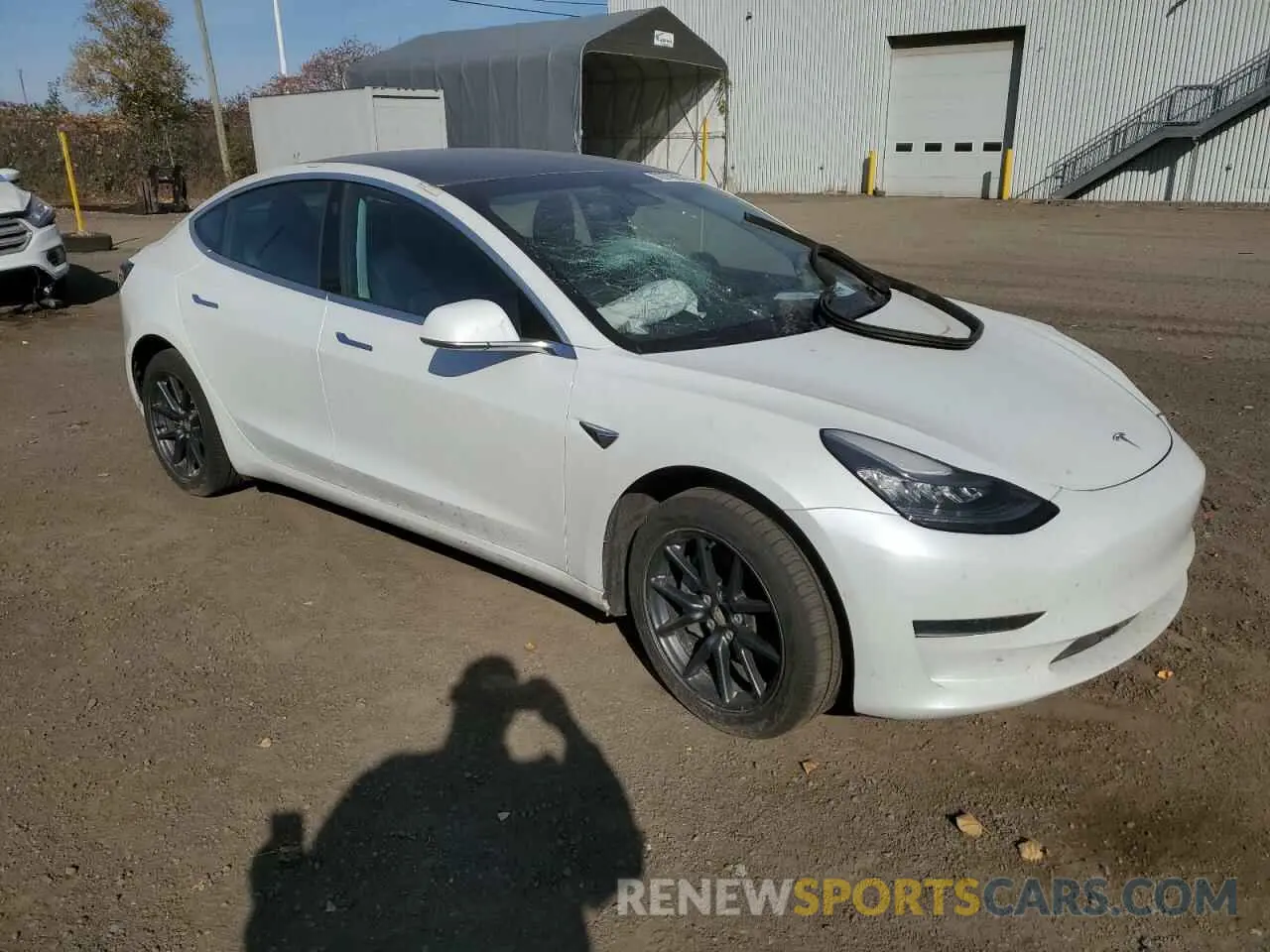 4 fotografías del automóvil dañado 5YJ3E1EA5KF483219 TESLA MODEL 3 2019