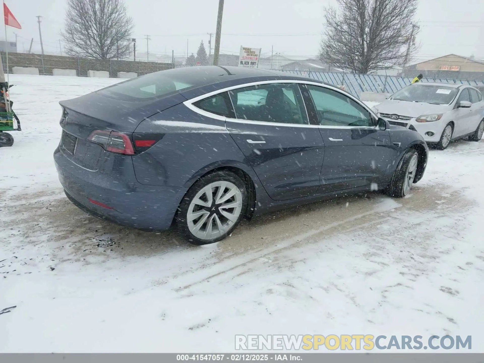 4 fotografías del automóvil dañado 5YJ3E1EA6KF411011 TESLA MODEL 3 2019