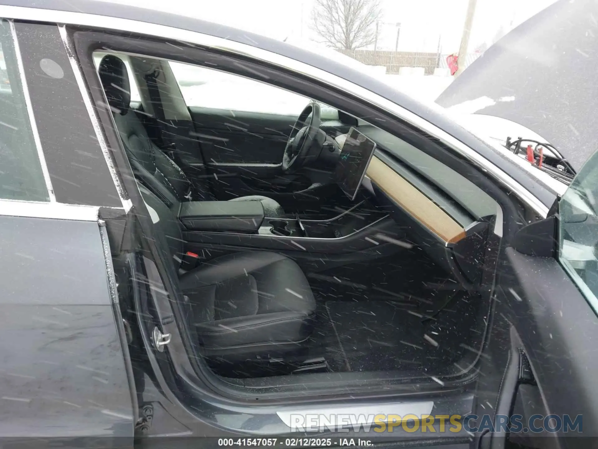 5 fotografías del automóvil dañado 5YJ3E1EA6KF411011 TESLA MODEL 3 2019