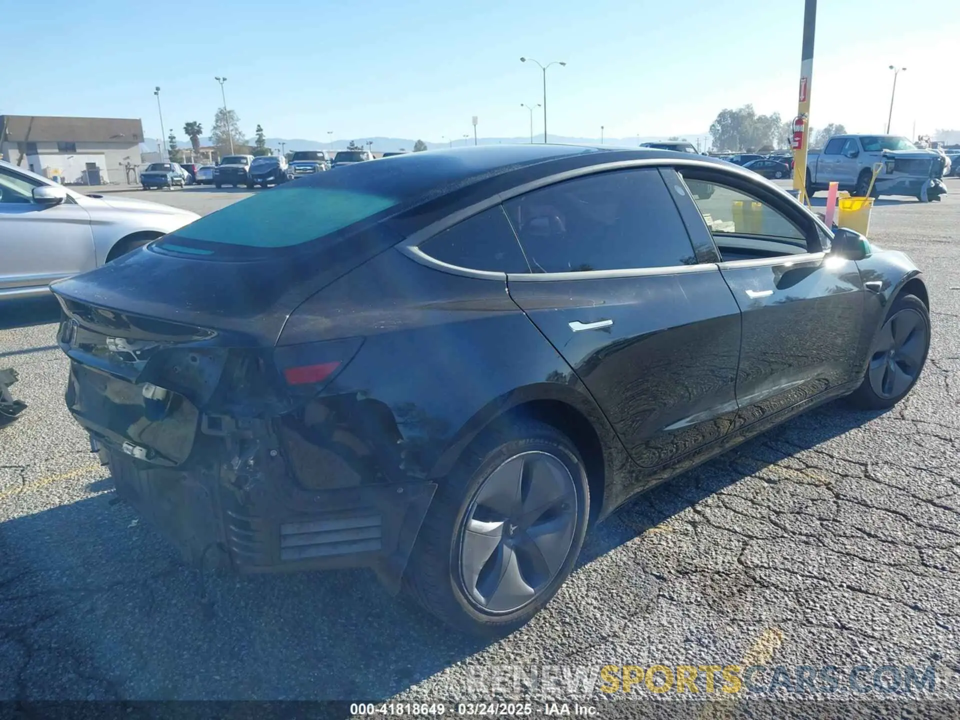 4 fotografías del automóvil dañado 5YJ3E1EA7KF398365 TESLA MODEL 3 2019