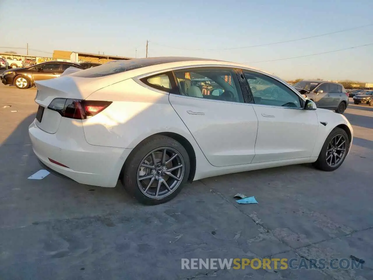 3 fotografías del automóvil dañado 5YJ3E1EA7KF419313 TESLA MODEL 3 2019