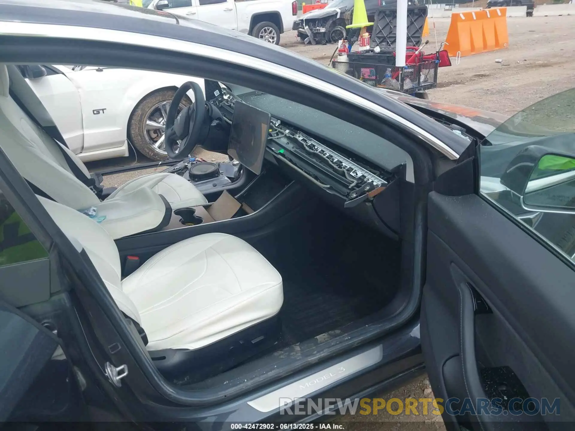 5 fotografías del automóvil dañado 5YJ3E1EA7KF529830 TESLA MODEL 3 2019