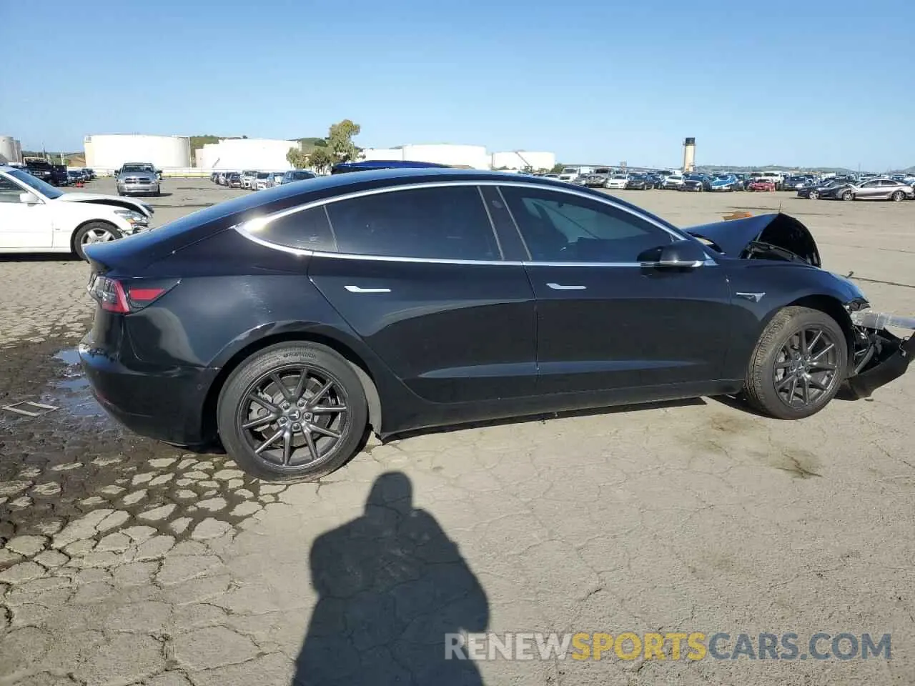 3 fotografías del automóvil dañado 5YJ3E1EA8KF424584 TESLA MODEL 3 2019
