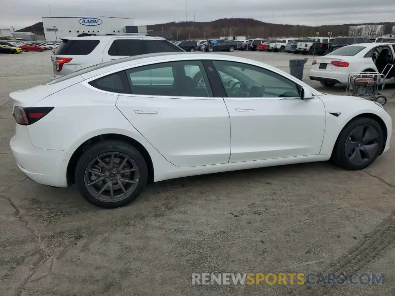 3 fotografías del automóvil dañado 5YJ3E1EA8KF483053 TESLA MODEL 3 2019